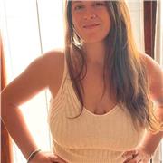 Profesora de inglés para niños de entre 6 a 8 años, combinado con didácticas de arte.